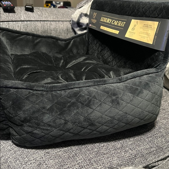 NWT Nandog Quilted Micro-Plush Dog Car Seat Bed, Dark Gray, Medium - Picture 8 of 11